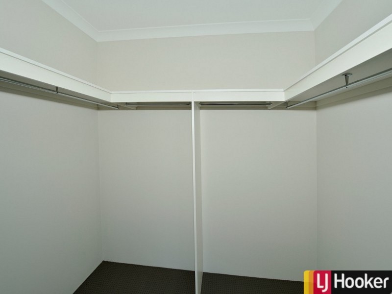 8 Aquamarine Parade, Karnup WA 6176