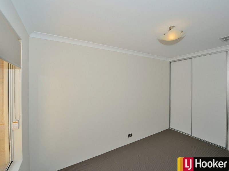 8 Aquamarine Parade, Karnup WA 6176