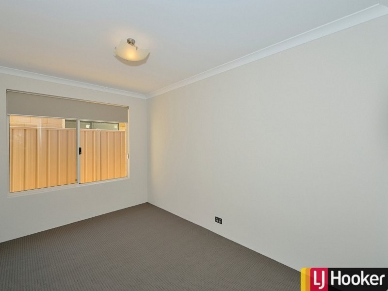 8 Aquamarine Parade, Karnup WA 6176