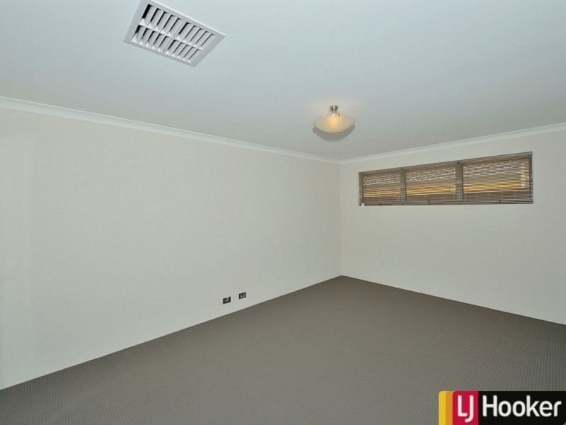 8 Aquamarine Parade, Karnup WA 6176