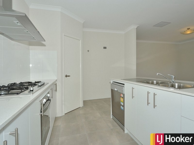 8 Aquamarine Parade, Karnup WA 6176