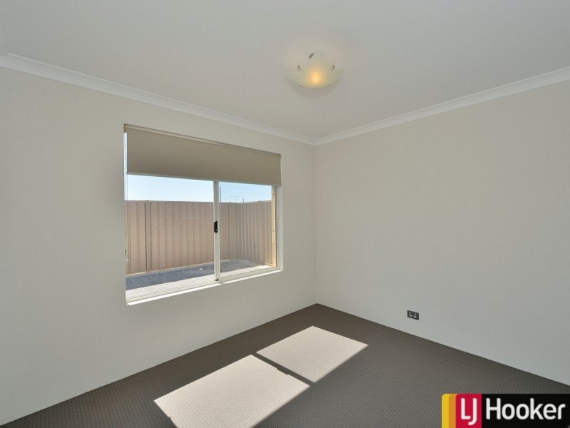 8 Aquamarine Parade, Karnup WA 6176