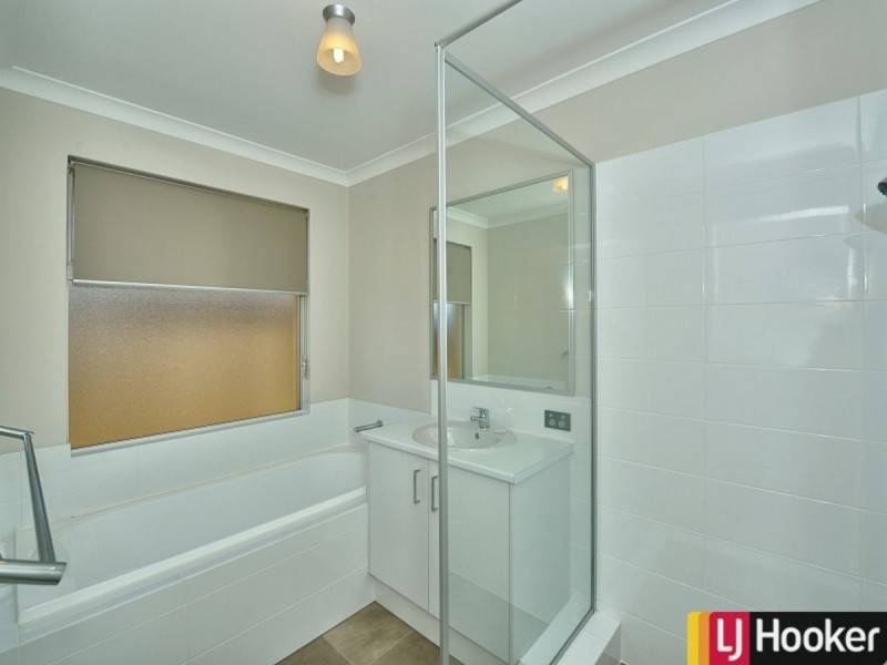 8 Aquamarine Parade, Karnup WA 6176