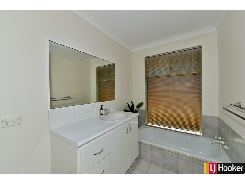 36 Admiralty Crescent, Halls Head WA 6210