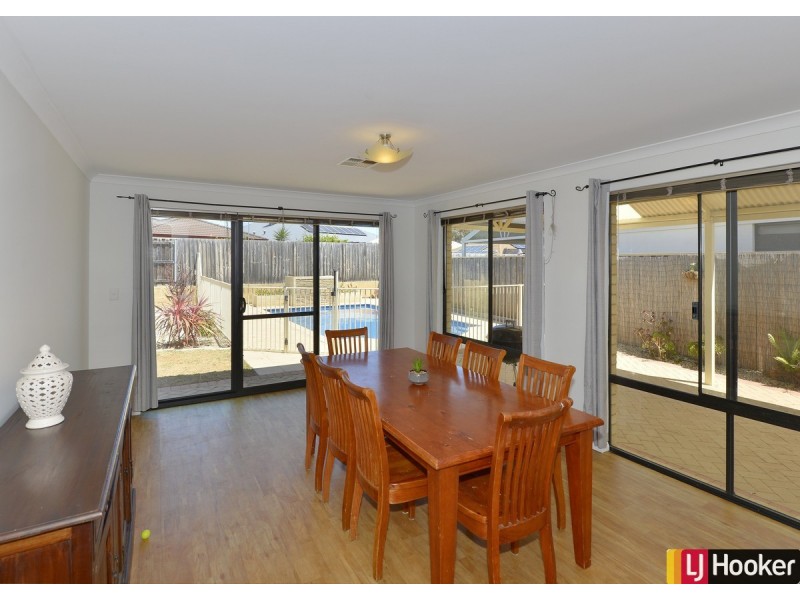 18 Poinsettia Green, Halls Head WA 6210