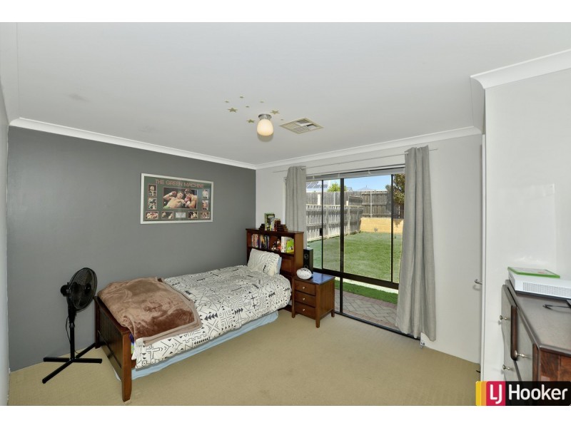 18 Poinsettia Green, Halls Head WA 6210