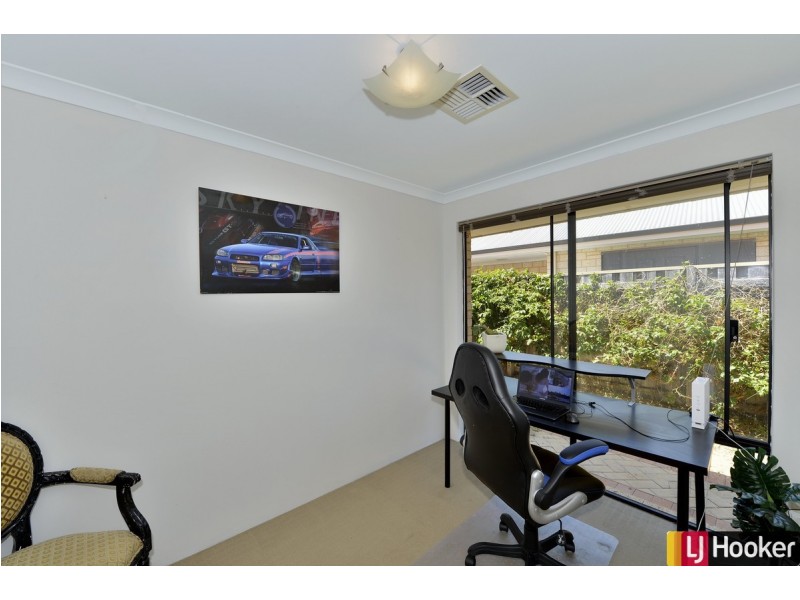 18 Poinsettia Green, Halls Head WA 6210