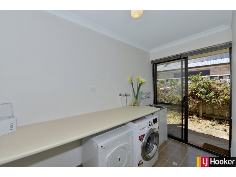 18 Poinsettia Green, Halls Head WA 6210