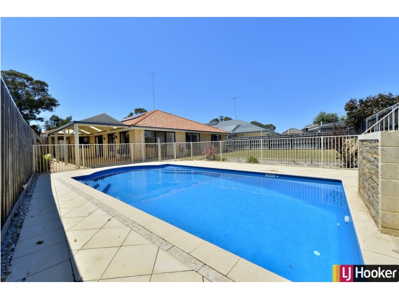 18 Poinsettia Green, Halls Head WA 6210