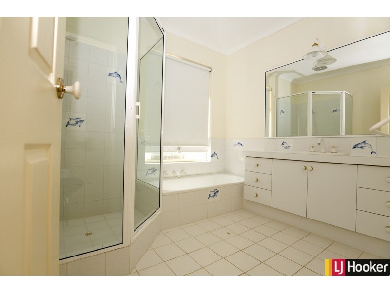 4 Perie Banou Close, Halls Head WA 6210