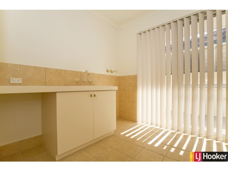 4 Perie Banou Close, Halls Head WA 6210