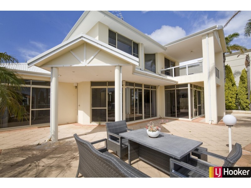 4 Perie Banou Close, Halls Head WA 6210