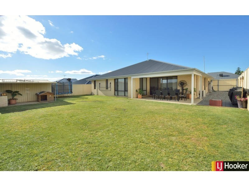 15 Lismore Ridge, Lakelands WA 6180
