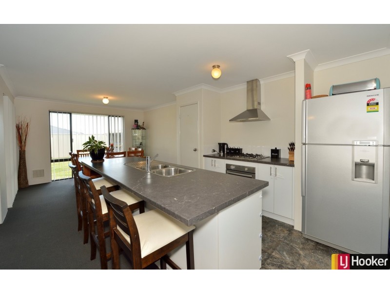 15 Lismore Ridge, Lakelands WA 6180