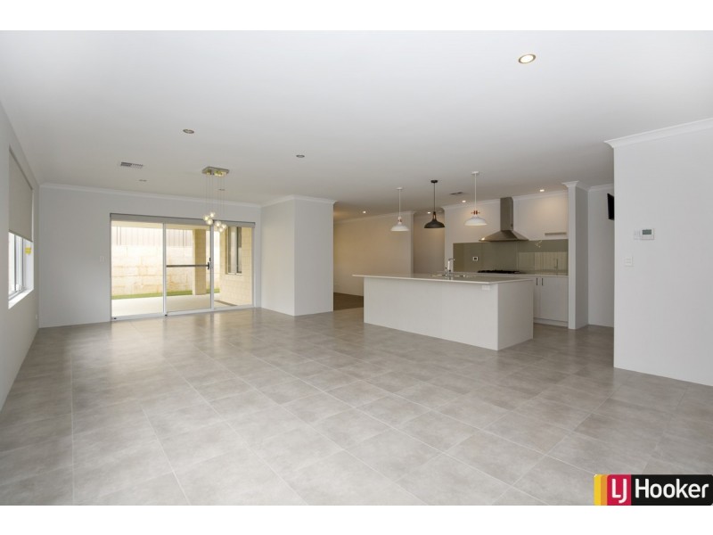 12 Newmarket Road, Meadow Springs WA 6210