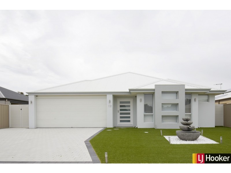 12 Newmarket Road, Meadow Springs WA 6210