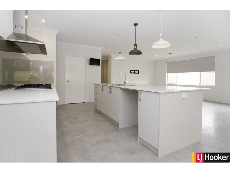 12 Newmarket Road, Meadow Springs WA 6210