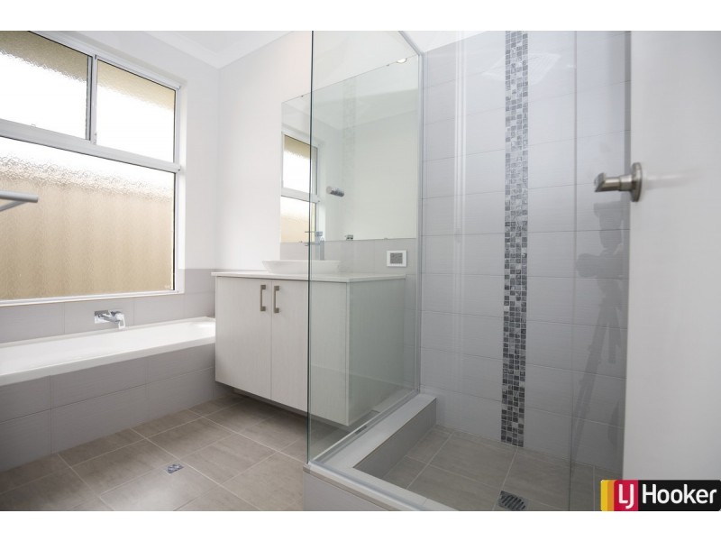 12 Newmarket Road, Meadow Springs WA 6210