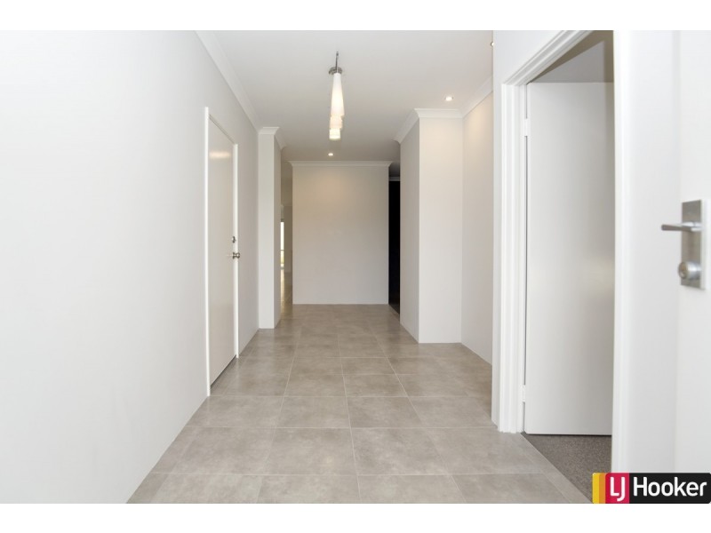 12 Newmarket Road, Meadow Springs WA 6210