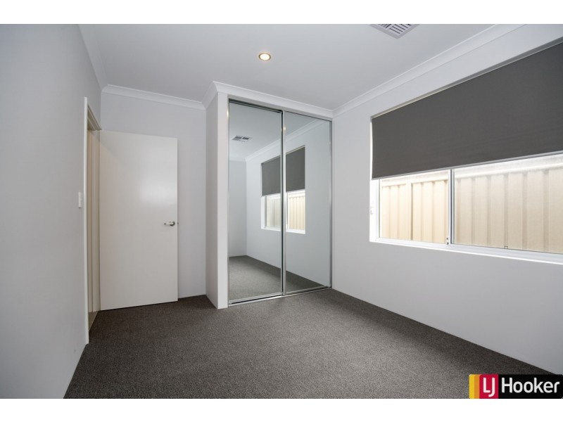 12 Newmarket Road, Meadow Springs WA 6210