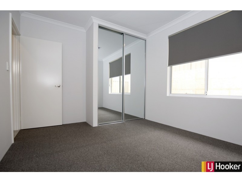 12 Newmarket Road, Meadow Springs WA 6210