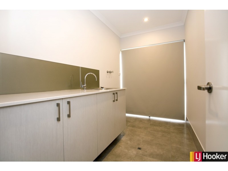 12 Newmarket Road, Meadow Springs WA 6210