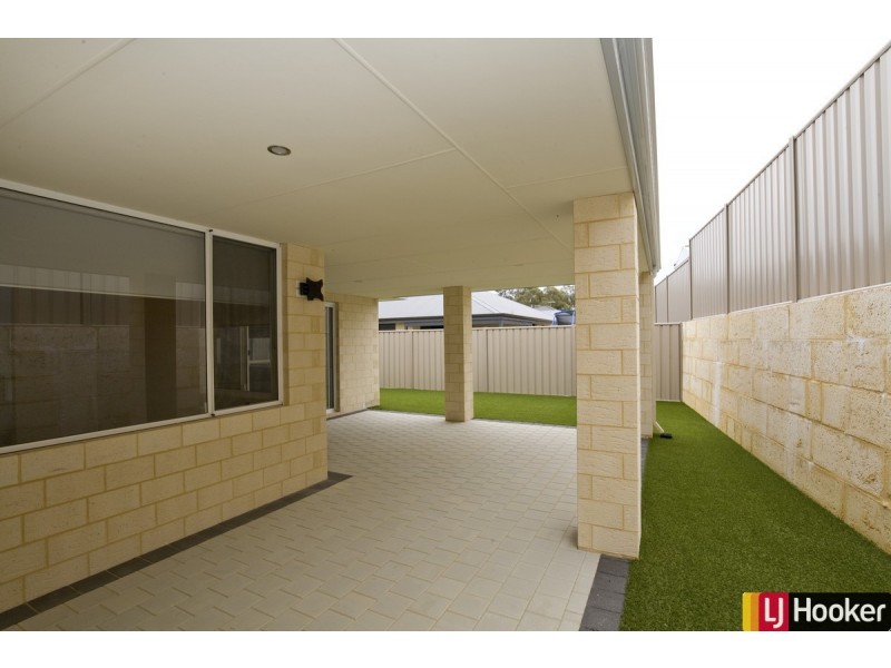 12 Newmarket Road, Meadow Springs WA 6210