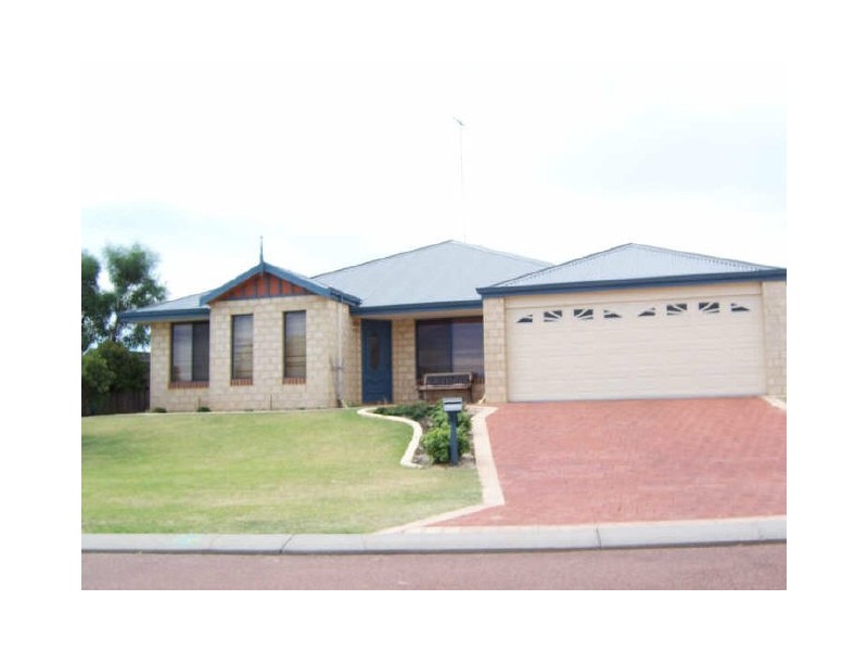 24 Malibu Point, Halls Head WA 6210