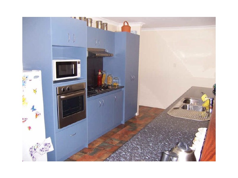 24 Malibu Point, Halls Head WA 6210