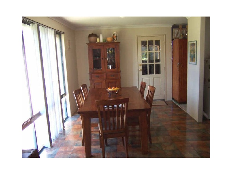 24 Malibu Point, Halls Head WA 6210