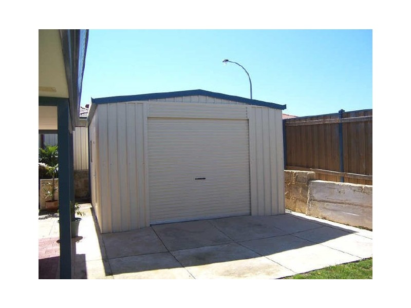 24 Malibu Point, Halls Head WA 6210