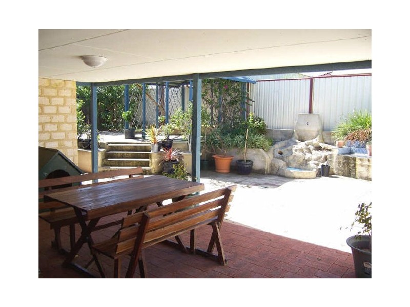 24 Malibu Point, Halls Head WA 6210