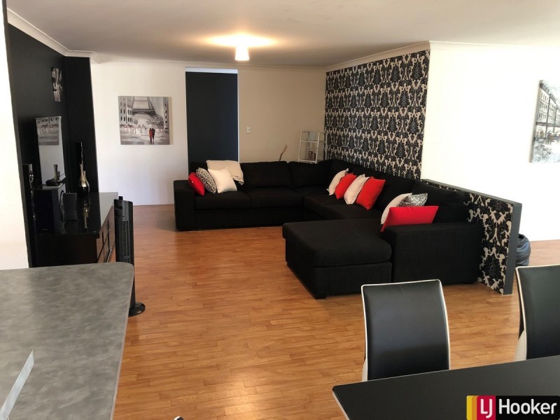 11 Grandmere Parade, Meadow Springs WA 6210