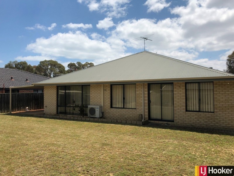 11 Grandmere Parade, Meadow Springs WA 6210