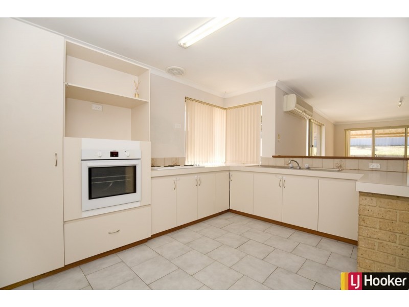 24 Kingfisher Drive, Halls Head WA 6210