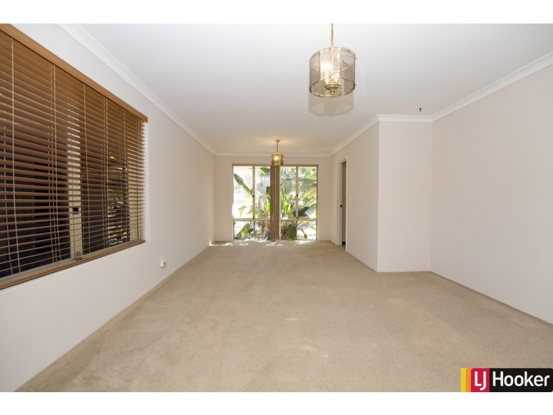 24 Kingfisher Drive, Halls Head WA 6210