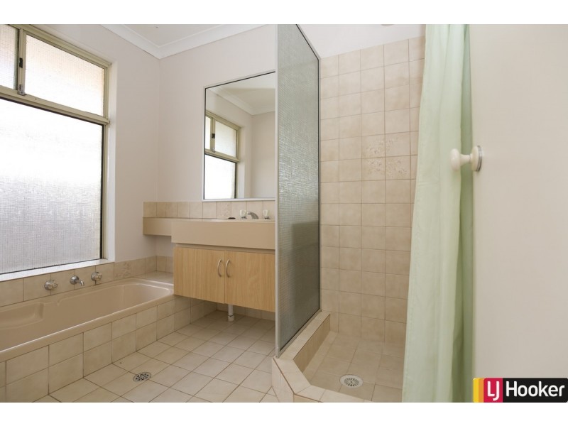 24 Kingfisher Drive, Halls Head WA 6210