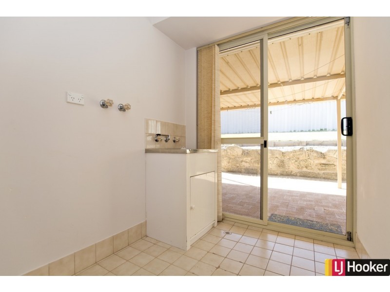 24 Kingfisher Drive, Halls Head WA 6210