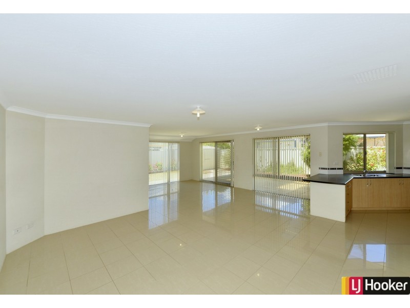5 Sharperton Meander, Dudley Park WA 6210