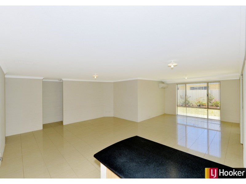 5 Sharperton Meander, Dudley Park WA 6210