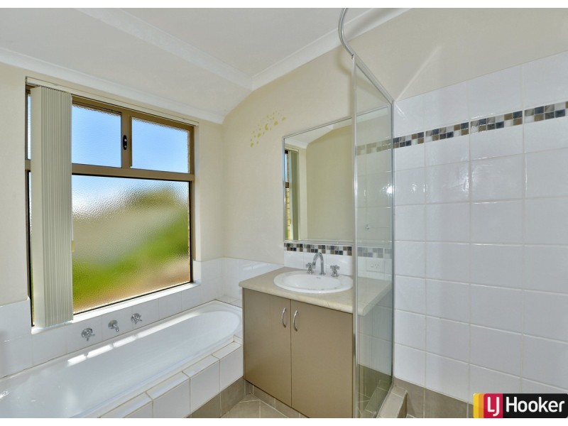 5 Sharperton Meander, Dudley Park WA 6210