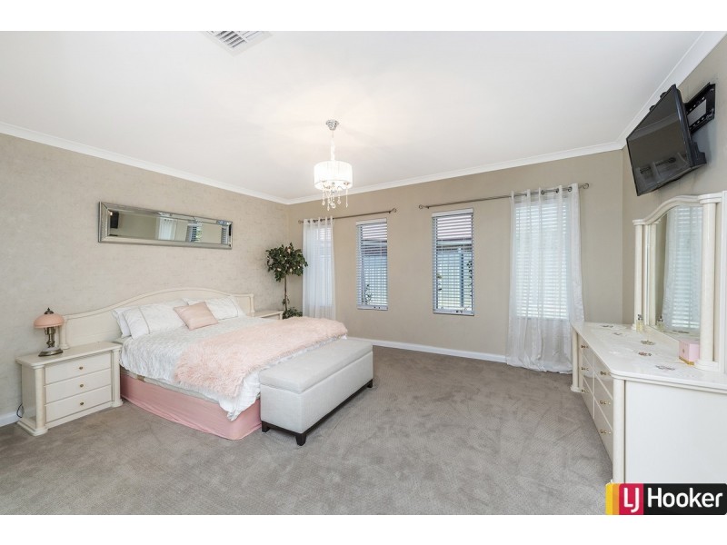 6 Roseburg Court, Meadow Springs WA 6210