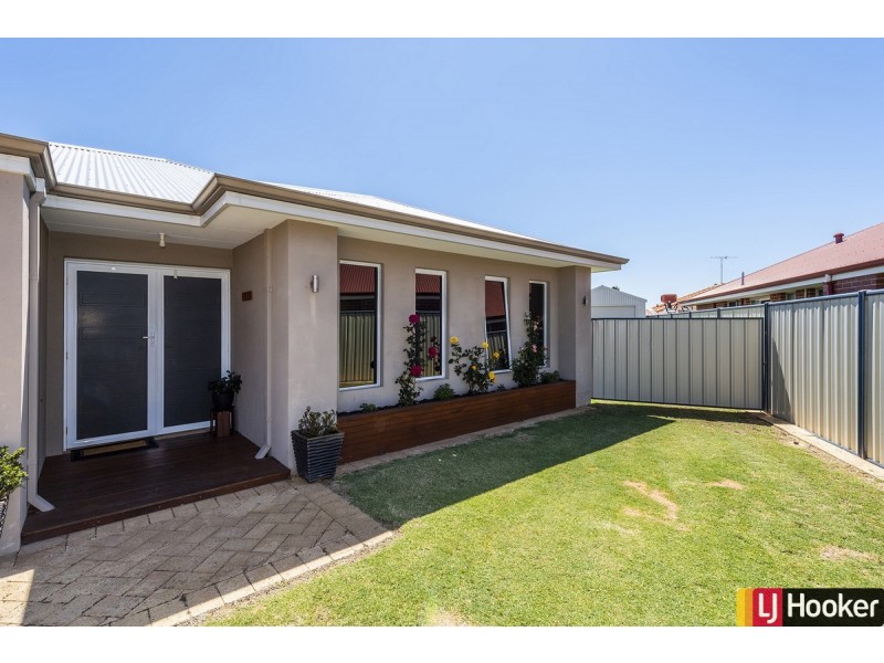 6 Roseburg Court, Meadow Springs WA 6210