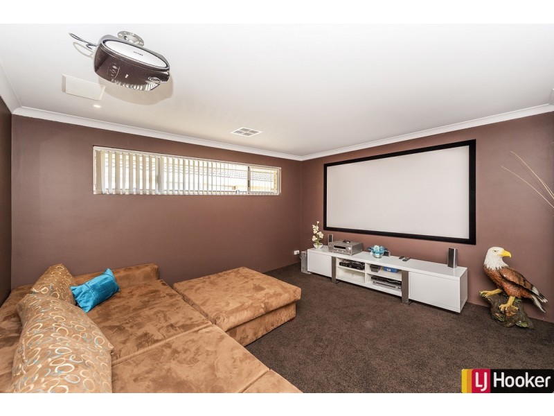 6 Roseburg Court, Meadow Springs WA 6210