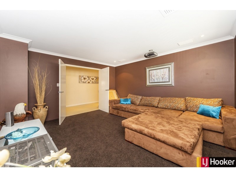 6 Roseburg Court, Meadow Springs WA 6210