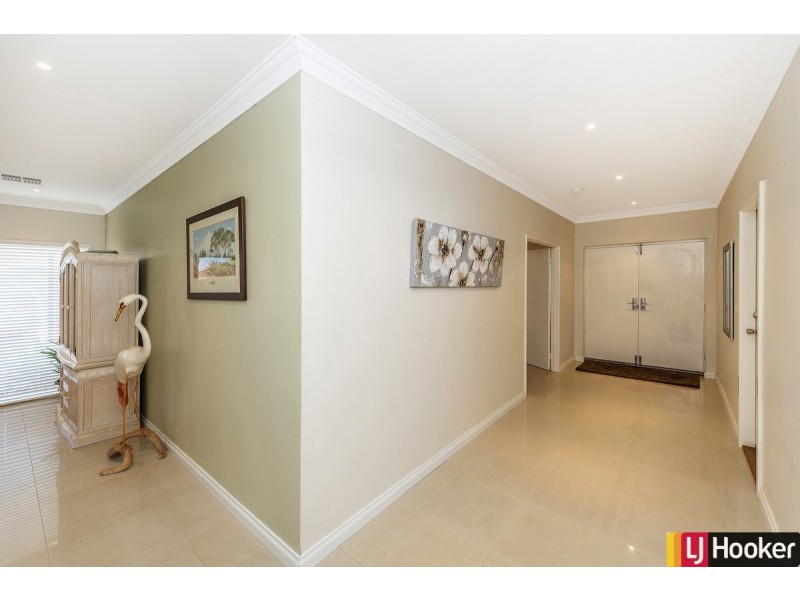 6 Roseburg Court, Meadow Springs WA 6210