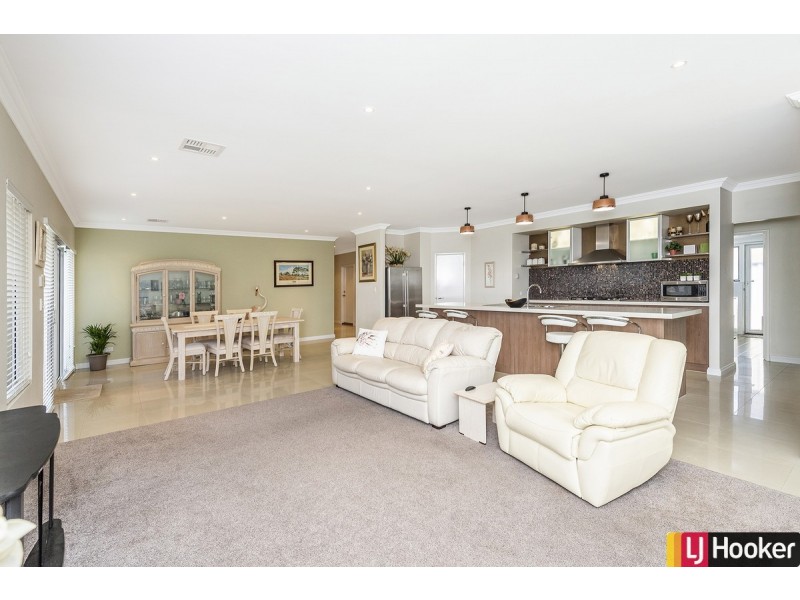 6 Roseburg Court, Meadow Springs WA 6210