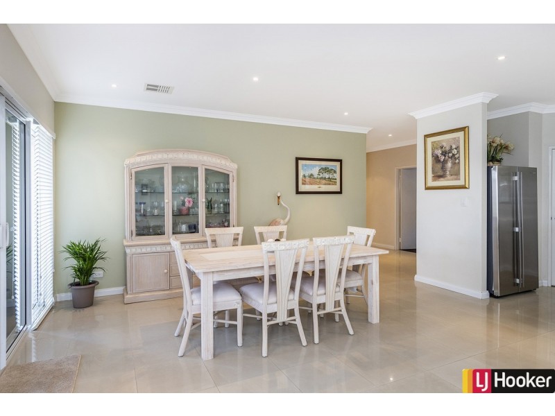 6 Roseburg Court, Meadow Springs WA 6210