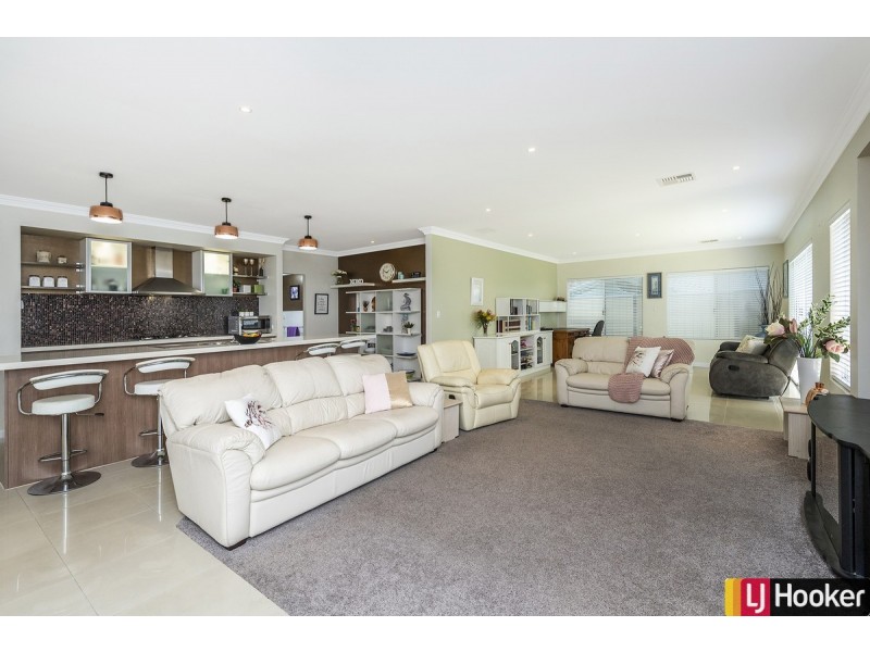 6 Roseburg Court, Meadow Springs WA 6210