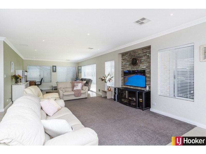 6 Roseburg Court, Meadow Springs WA 6210